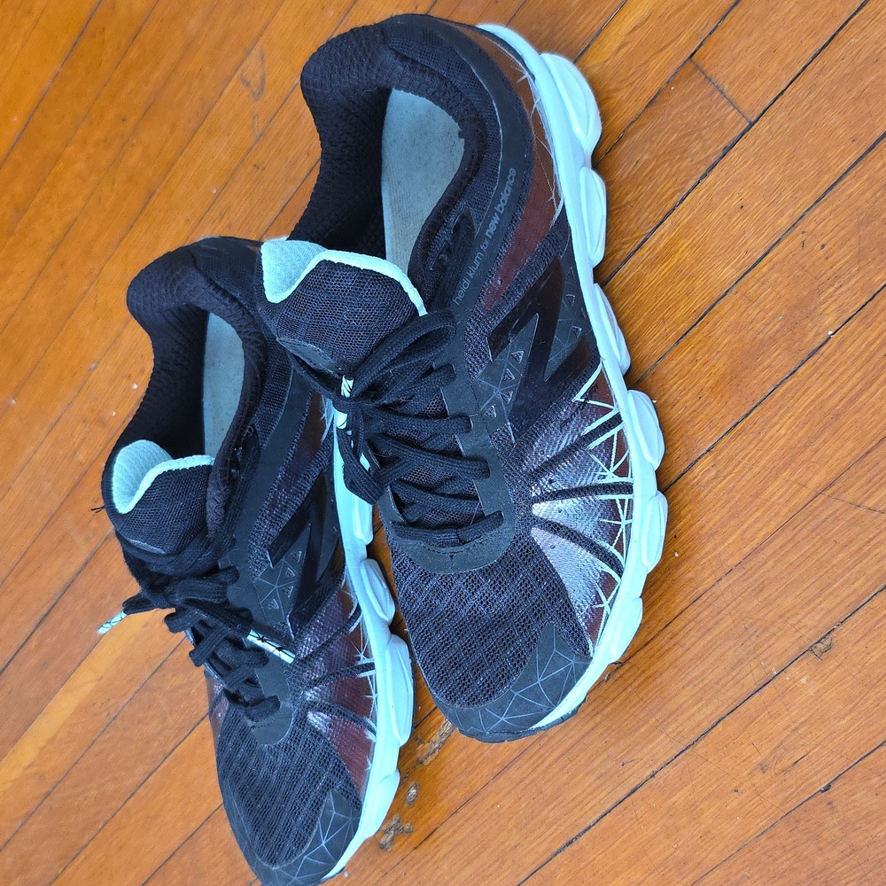 NEW BALANCE Black And Teal Hedi Klum Edition Size 7.5